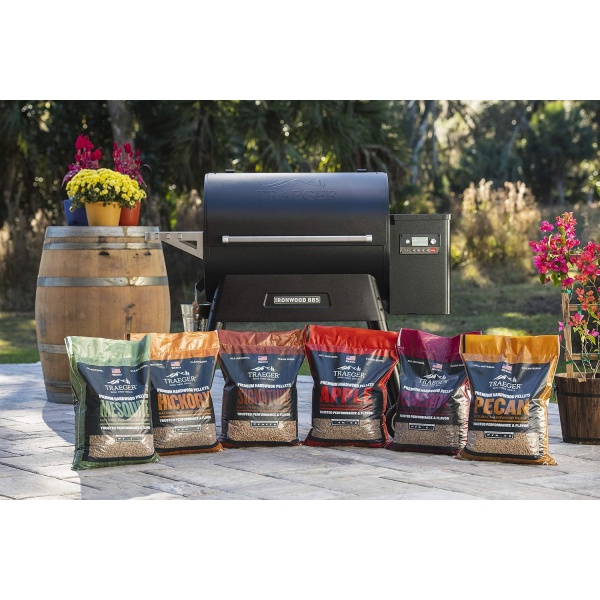 Traeger Grills Briquetas de madera dura de cerezo PEL309 100 % natural para parrilla, ahumar, hornear, asar, cocinar a fuego lento y hacer a la barbacoa, bolsa de 20 libras - Image 5