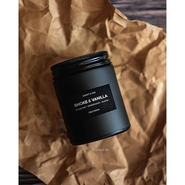 Craft & Kin - Vela Aromática para Hombres - Aroma Humo y Vainilla - Cera de Soja Natural en Tarro Negro - Image 8
