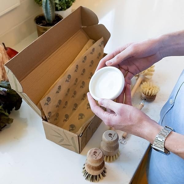 Eco Being - Juego de cepillos de platos con dispensador de jabón, cepillo para polvo de bambú para platos con cepillos resistentes y libres de plástico y mangos de madera ~ 5 piezas de cocina hace que la limpieza de los platos sea más fácil. - Image 7