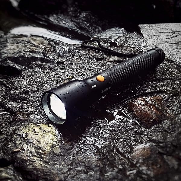 EverBrite Linterna táctica ultrabrillante, enfoque ajustable con zoom de 900 lúmenes, 3 modos de luz, linterna de aluminio resistente para suministros de huracán, camping, incluye baterías alcalinas 3C - Image 5