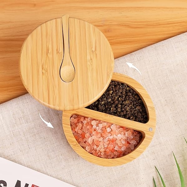 HTB Cuencos de sal y pimienta de bambú, salero dividido con tapa giratoria y cuchara, recipientes de condimento con tapa magnética para mantener seco, mini cuchara integrada en la parte superior (grande) - Image 7