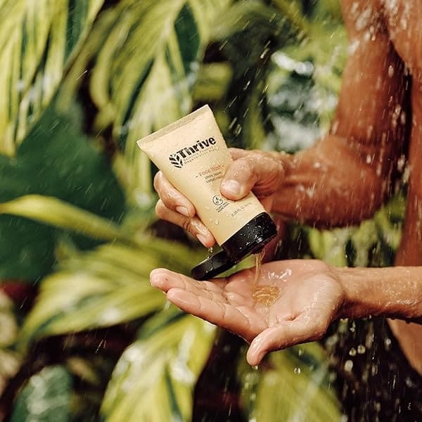 THRIVE Kit de cuidado de la piel natural para hombres y mujeres (3 piezas) – Set de regalo con exfoliante facial natural, loción facial de lavado e hidratante, ingredientes orgánicos y naturales, fabricado en Estados Unidos, vegano y libre de crueldad - Image 3