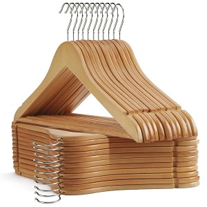 UINICOR Perchas de madera – 30 unidades – Perchas delgadas de madera para trajes, perchas de alta resistencia con muescas cortadas con precisión, perchas de madera, perchas de ropa para camisa, traje, vestido, natural